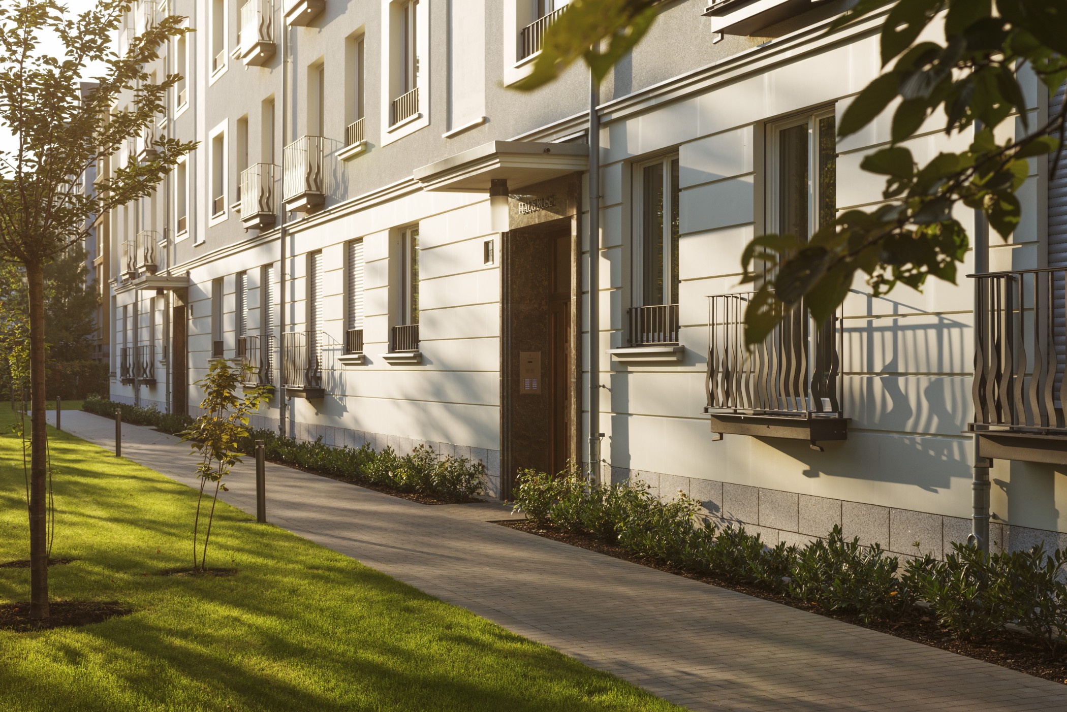 Klassische, hochwertige Architektur der Heinrich-Heine-Gärten in Düsseldorf-Heerdt