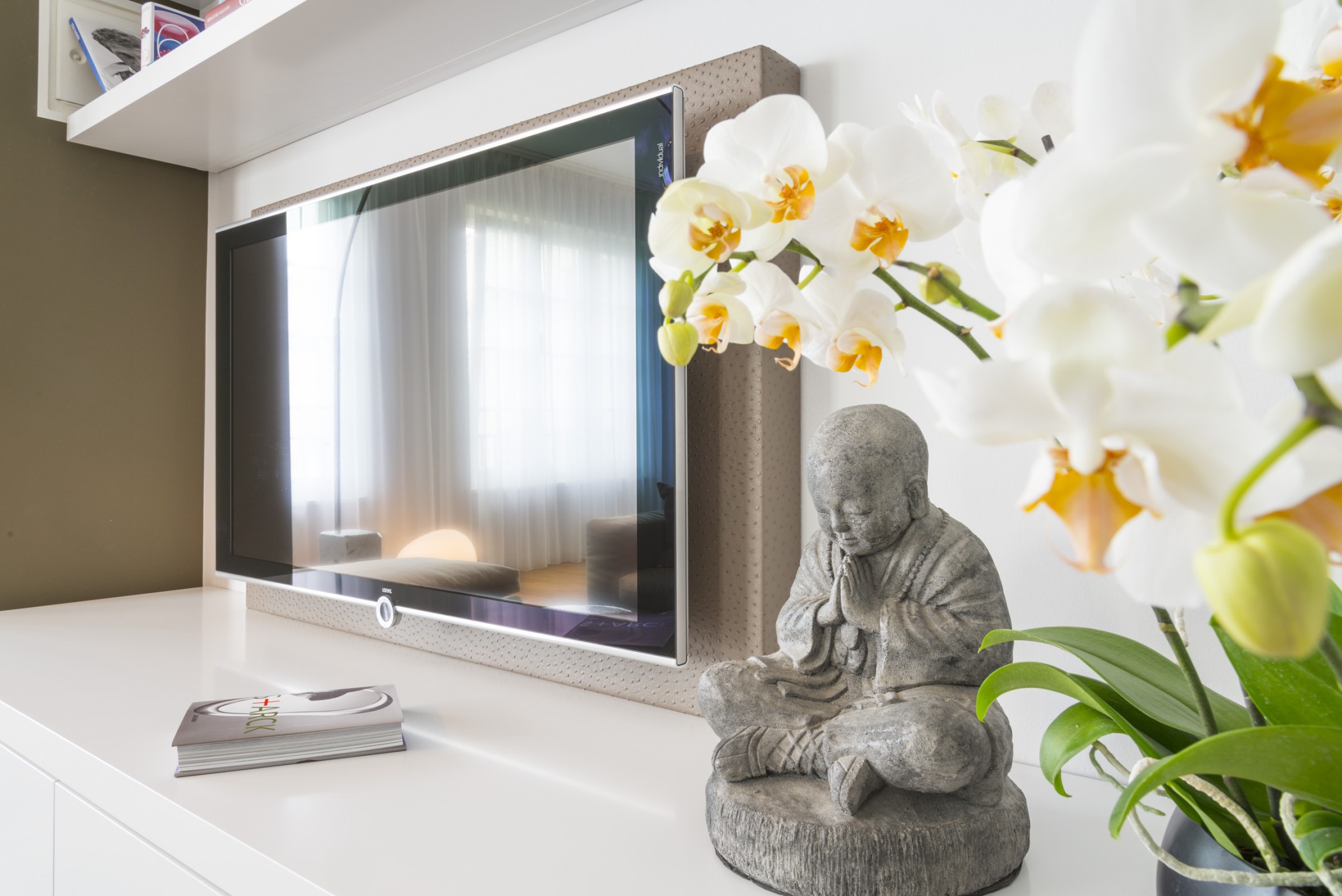 Dekoration eines innenraumes einer luxuriösen Wohnung in den Heinrich-Heine-Gärten in Düsseldorf-Heerdt