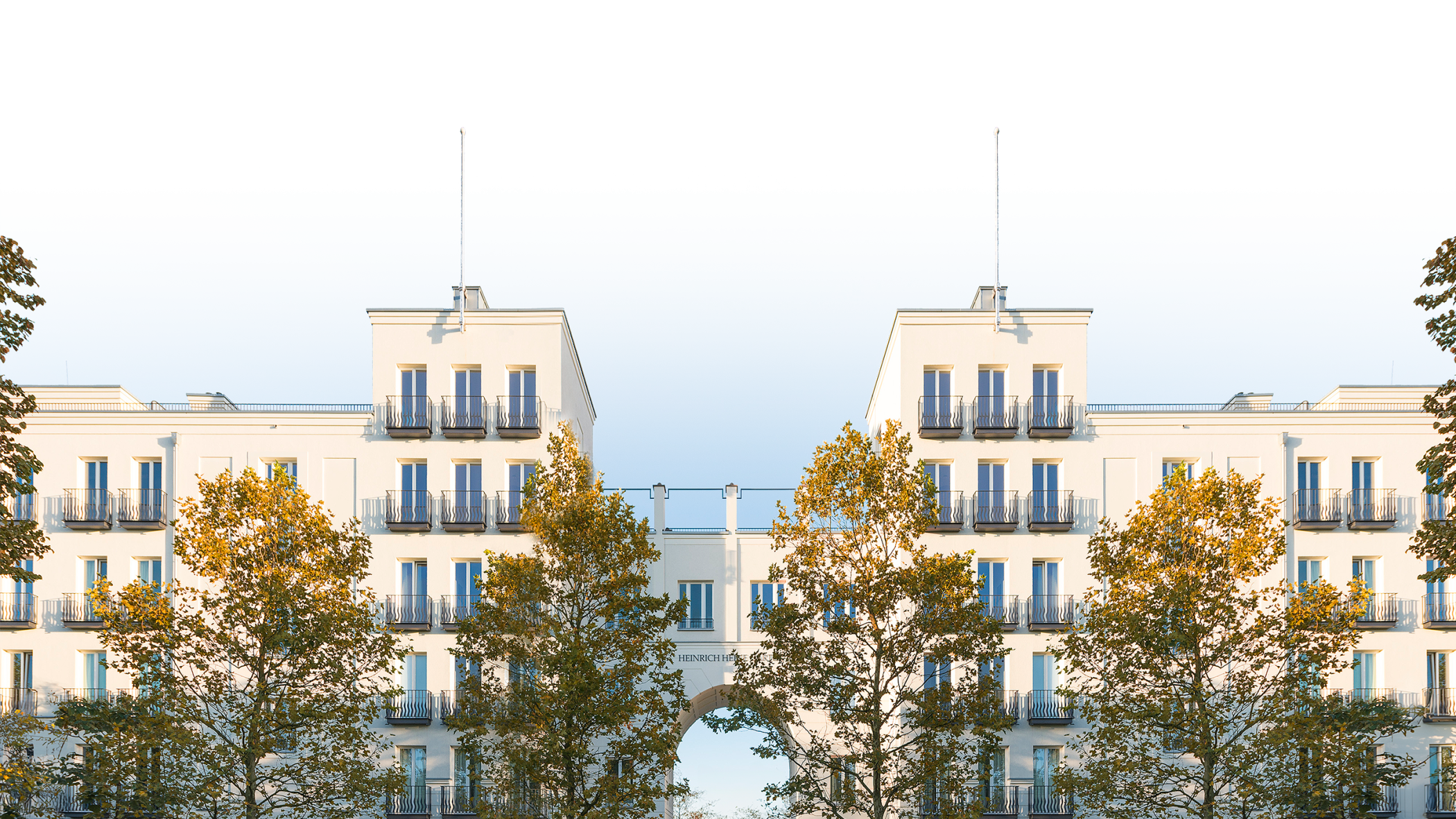 Torbogen zum Luxuswohnquartier Heinrich-Heine-Gärten in Düsseldorf-Heerdt