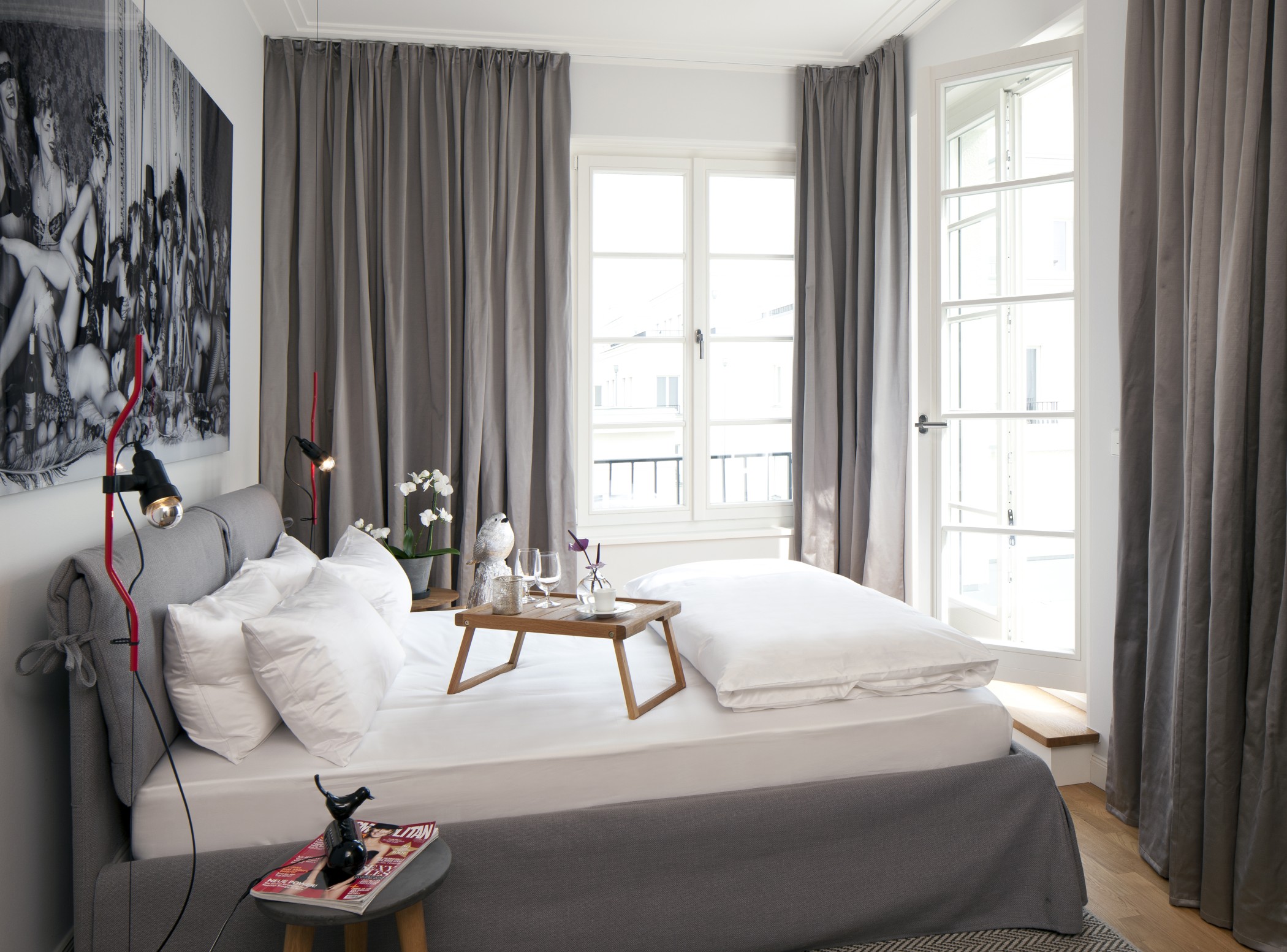 Dekoration eines luxuriösen Schlafzimmers in den Heinrich-Heine-Gärten in Düsseldorf-Heerdt