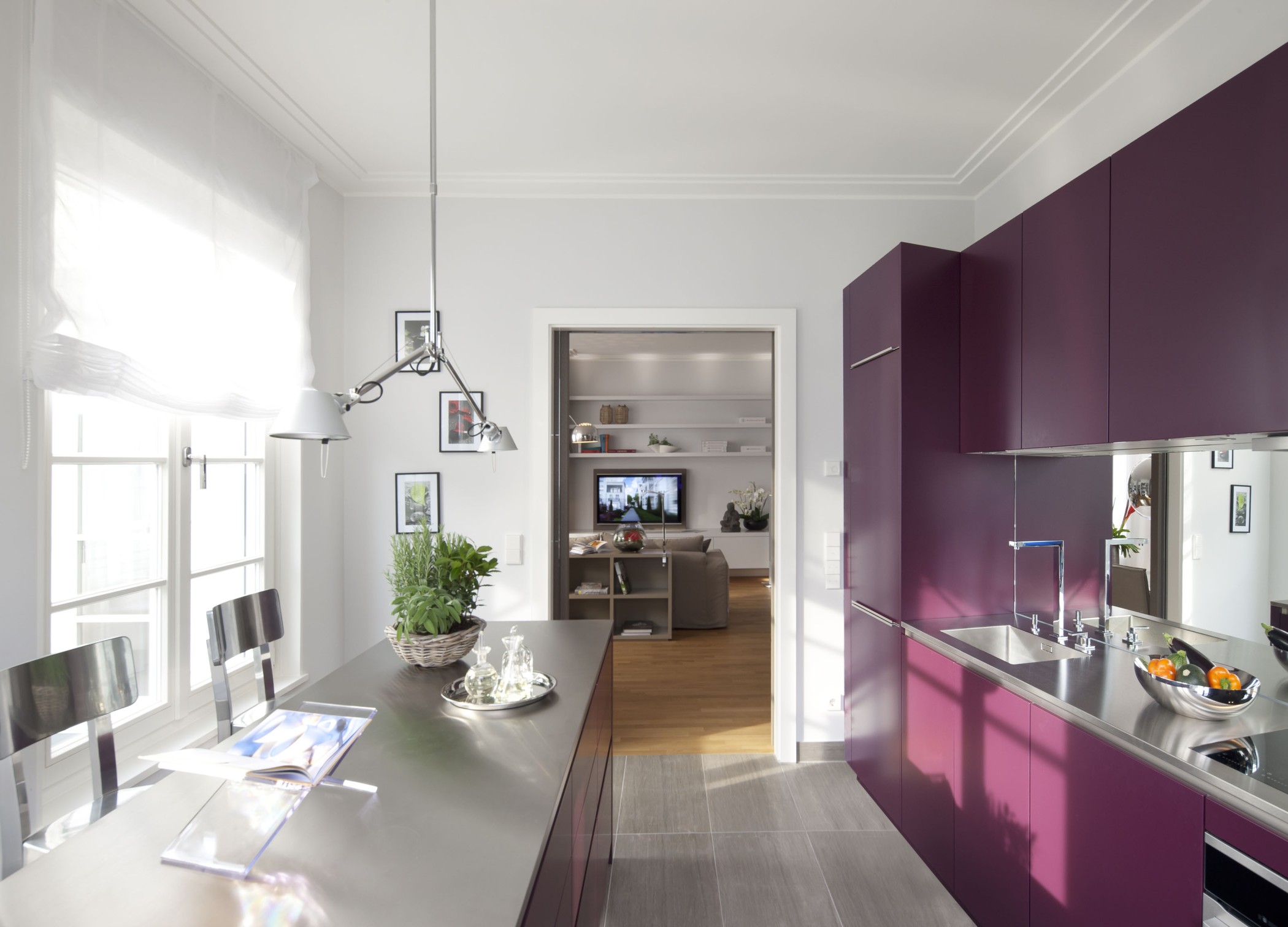 Küche einer luxuriösen Wohnung in den Heinrich-Heine-Gärten in Düsseldorf-Heerdt