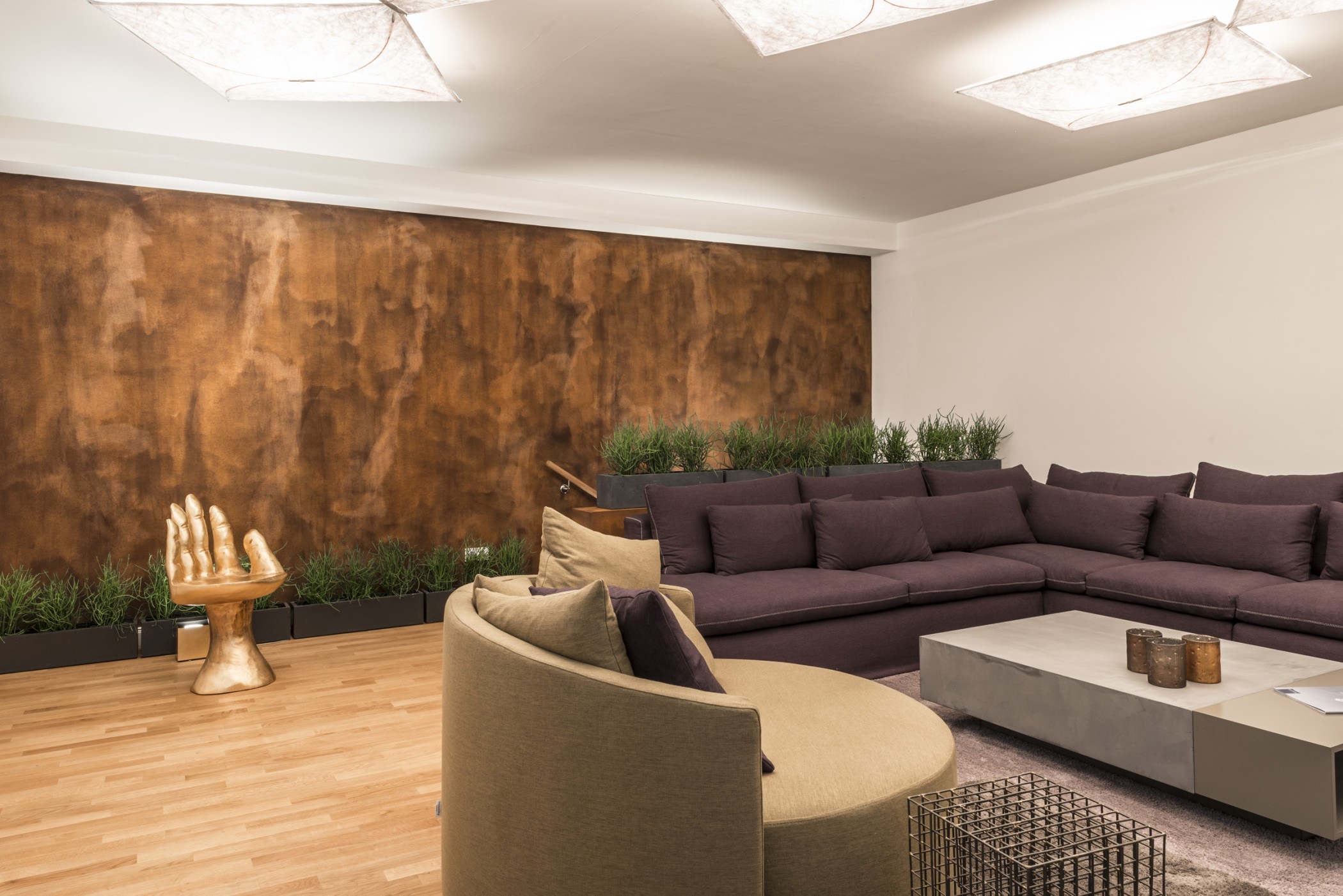 Dekoration eines luxuriösen Wohnzimmers in den Heinrich-Heine-Gärten in Düsseldorf-Heerdt